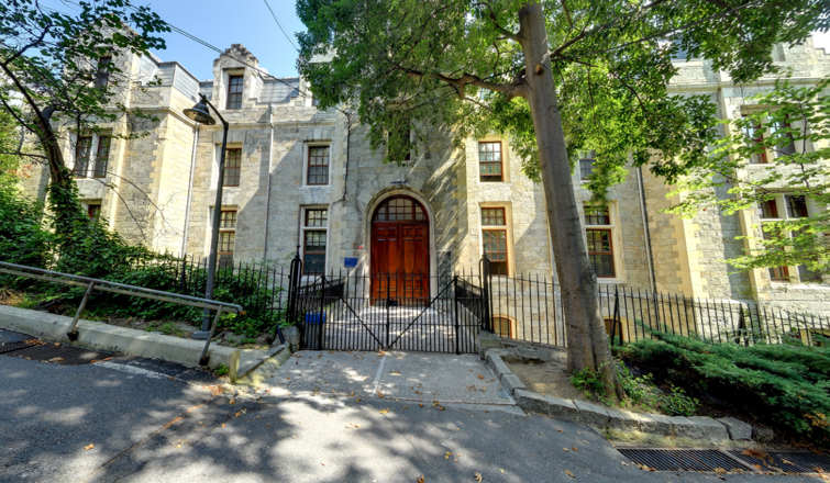 Theodorus Hall Yurdu