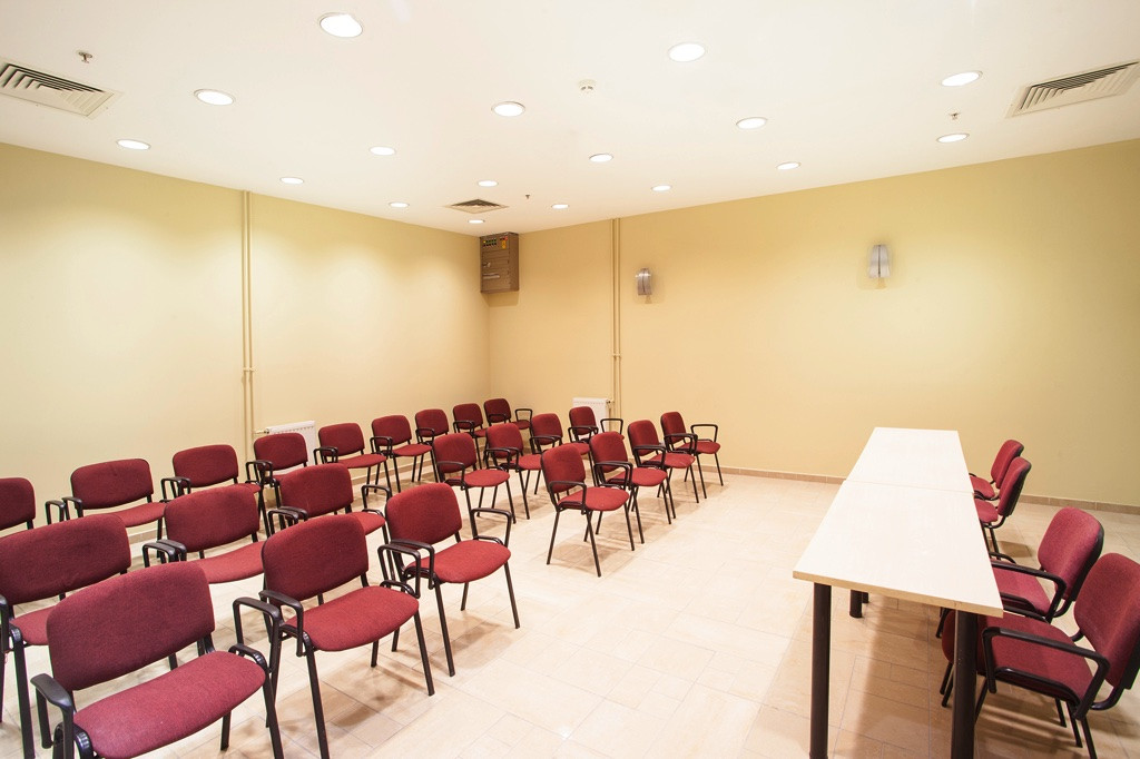 Seminer Salonu 4