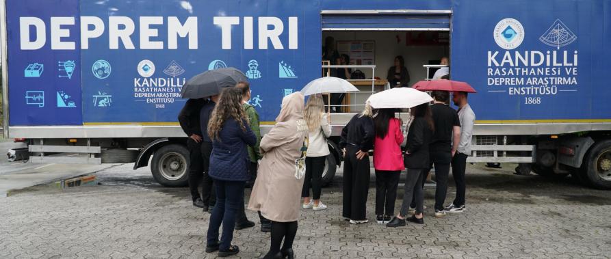 Bileşim Finansal Teknolojiler çalışanlarına deprem eğitimi verildi.