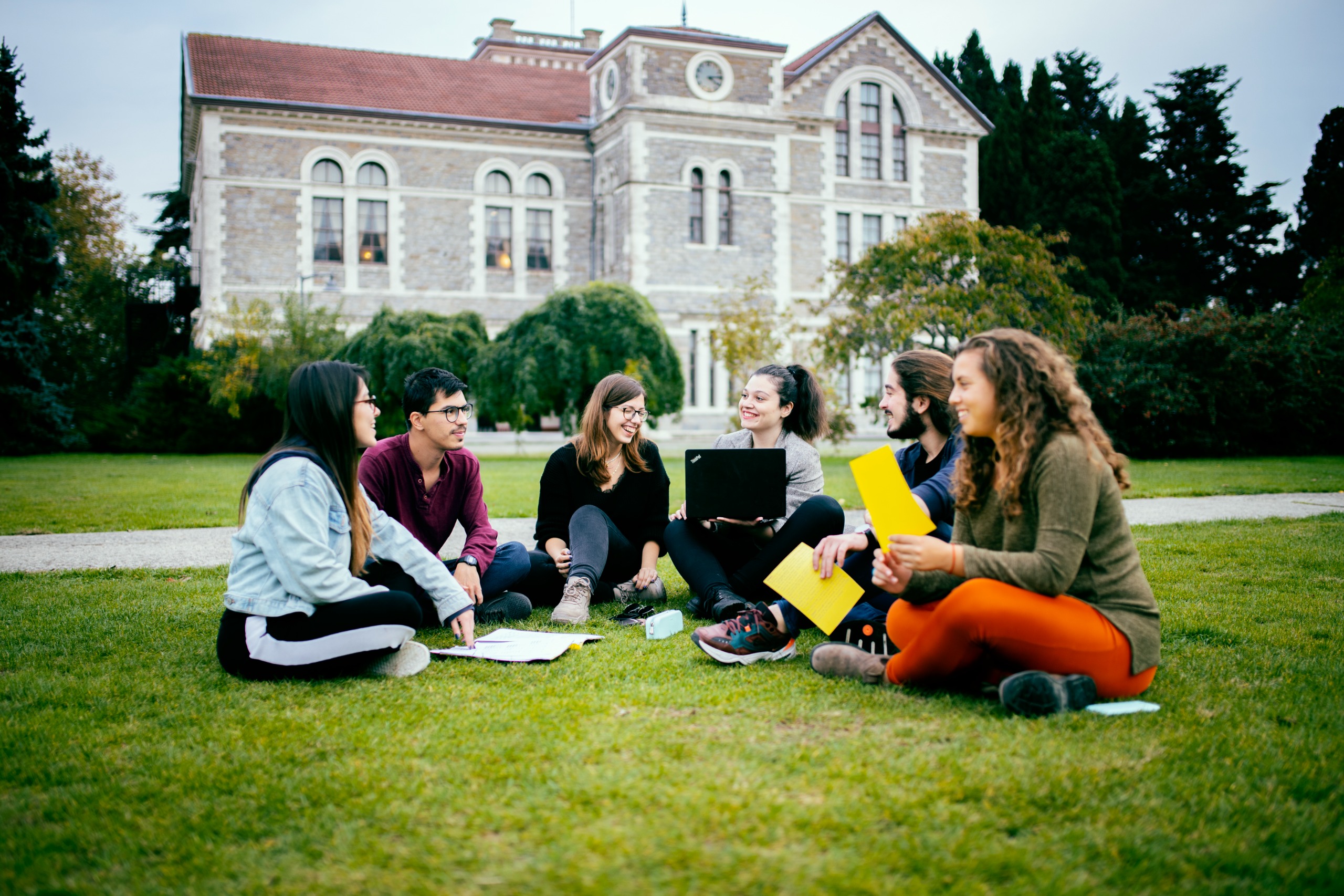Hayatı Kampüste Yaşa!