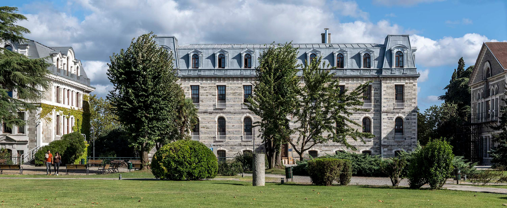 Combining Knowledge and Experience