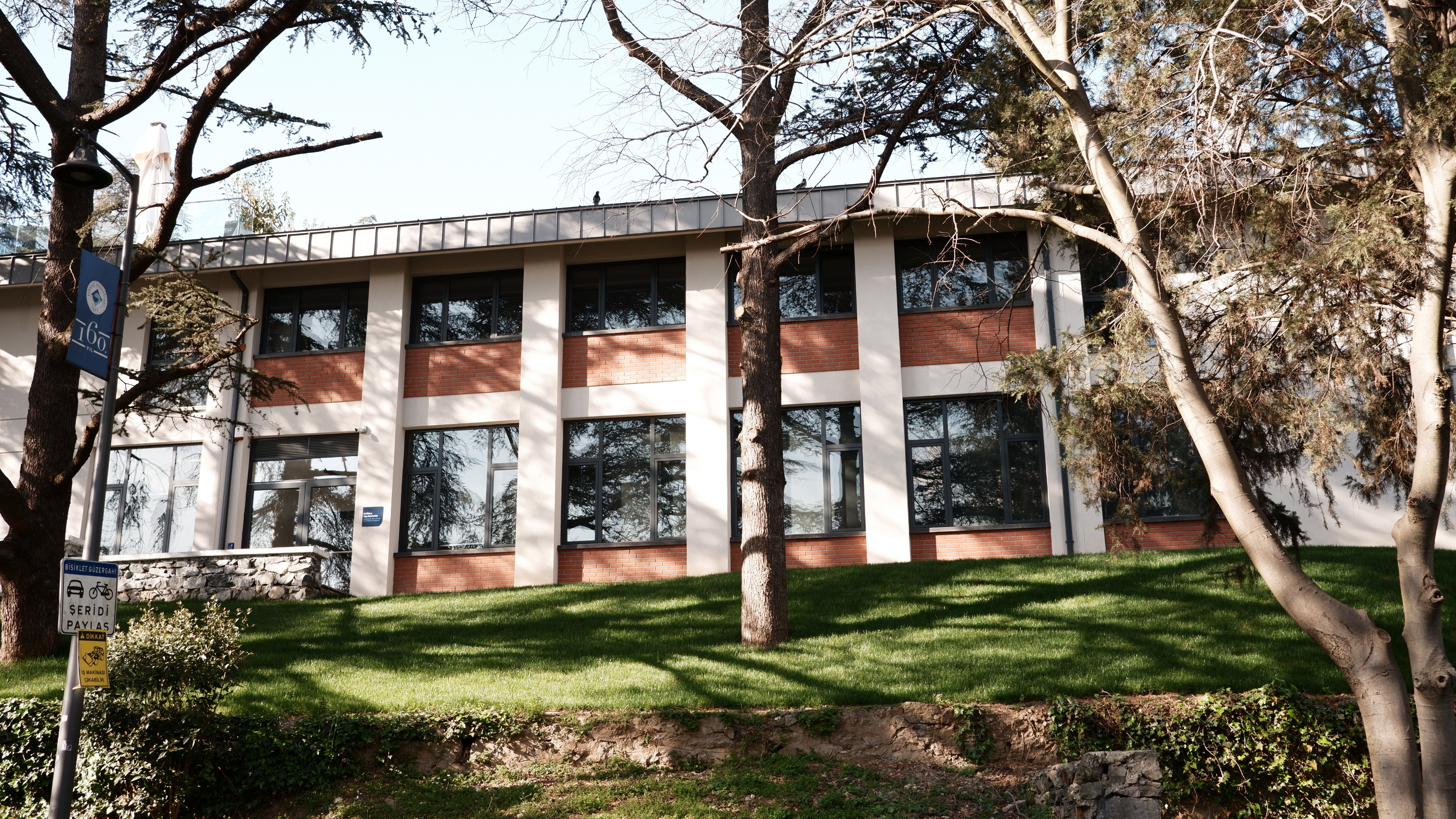 Institute for Data Science & Artificial Intelligence