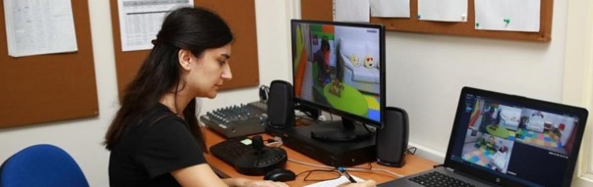 https://ailecocuk.bogazici.edu.tr/sites/ailecocuk.boun.edu.tr/files/styles/anasayfa_haberler/public/Laboratuvar%C4%B1m%C4%B1z%20Hakk%C4%B1nda.jpg?itok=Y3xeIuSd&c=90856f1b0af6dc7e1417de264468e990