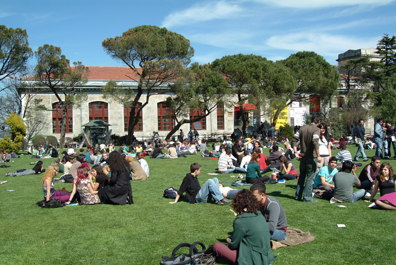 Boğaziçi Üniversitesi İşletme Bölümü öğrencileri
